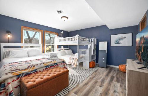 Lakeside Nest Dock on Lake Rayburn Sleeps 10 - Photo 2