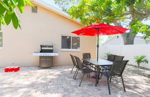 Pool Table, Minigolf, Games at Pondside FunHouse - Foto 50