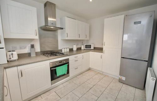 Clothier House - Stylish 3Bed Haven, WiFi & Driveway Parking - Foto 6