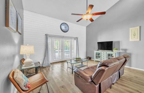 456 Stunning Canal-Front Home with Heated Pool - Foto 6