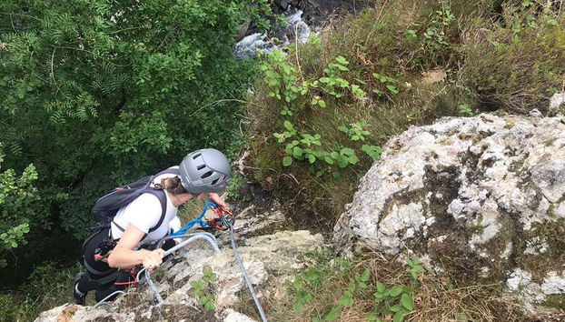 Descendez les parois rocheuses de Leitzaran
