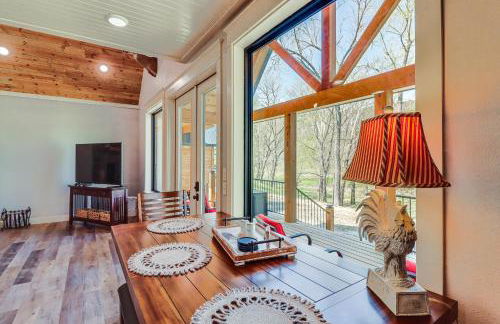 Riverfront Mountain View Cabin with Deck and Grill! - Foto 7