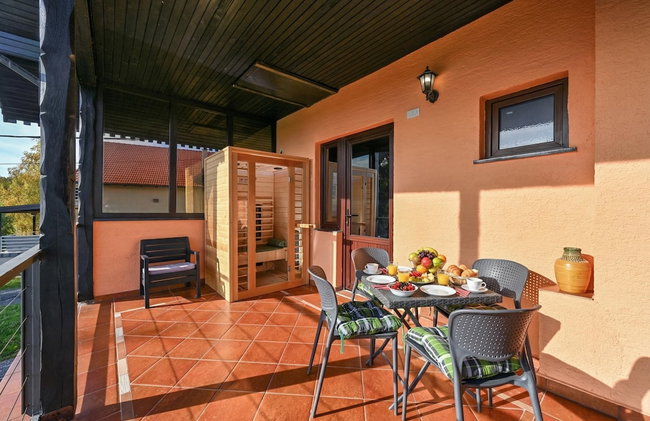 Twin Oasis Retreat with Pool & Spa - Happy Rentals - Foto 46