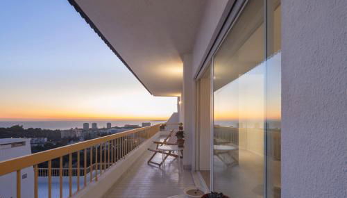 LUXURY ALVOR PENTHOUSE - Photo 3, young children