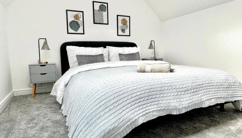 Central, Stylish - 2 Bed Property, The Stable @ Warrenfield, Free WiFi & Parking - Foto 5