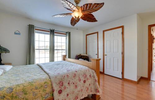 Steps From Lake George! 8-Acre Home with Dock Access - Foto 9