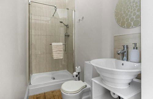 Sleeps 7 Large 4 Bed Town House for Contractors & Families & Friends in Great Central Location - Foto 39