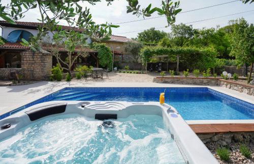 Stone Lady Holiday home with pool&hot tub,sauna,bbq,garden - Foto 38