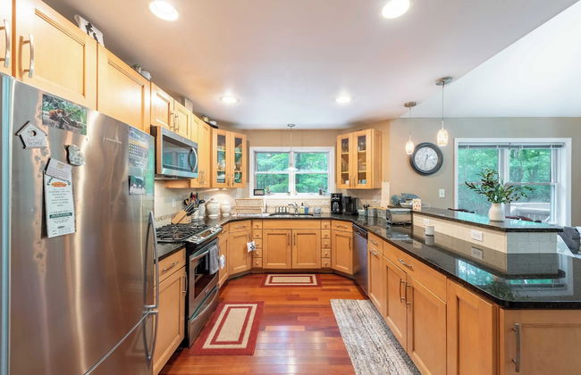 Bear Trail Chalet by Avantstay Retreat w/ Outdoor Living Deck & Fire Pit - Foto 14