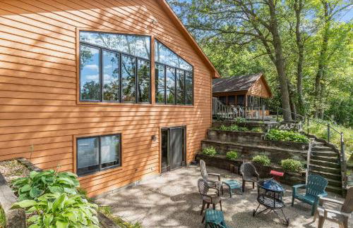 Sandy Beach Family Getaway with Fire Pit and Deck! - Foto 42