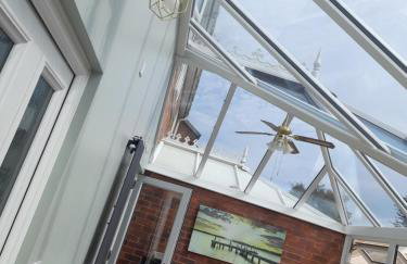 Cosy and Private with 55"TV and Dedicated Toilet Shower Space - Foto 51