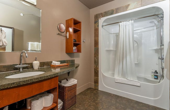 Luxury 3-Br Penthouse | INDOOR Pool & Hot Tub | Pool Table | 2 Decks + Mtn Views - Photo 21