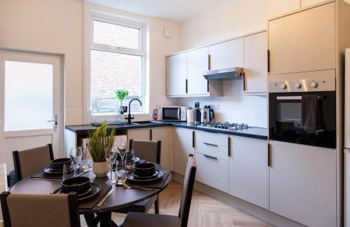 Two Bedroom House By Brookland Stays Serviced Accommodation Short Lets Manchester With Free WiFi - Foto 8