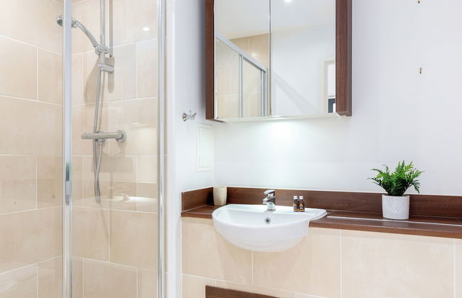 Idyllic 2 Bed Flat with Balcony in Canada Water - Foto 28