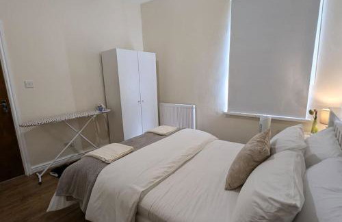 Entire 2 Bedroom Cosy Flat Near City Centre - Photo 18
