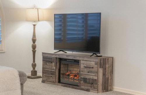 Pet friendly 3br 2ba Private optional heated Pool BBQ grill Golf Clubs close to park - Foto 30