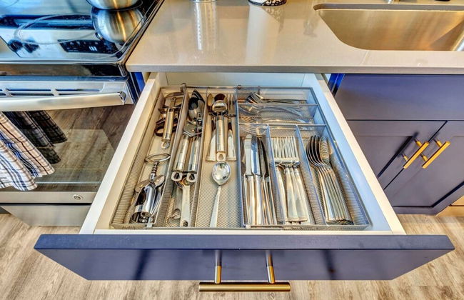 Charming 2BR w King Queen Close to SLC - Foto 14