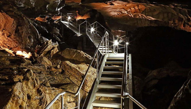 Intérieur de la grotte d'Al Hoota