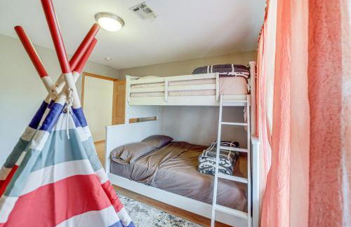 Game Room and Large Yard Vinita Farmhouse! - Foto 20