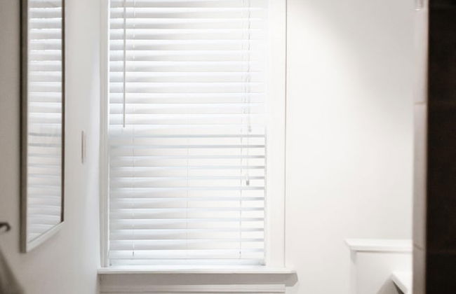 Gorgeous Bungalow With a Backyard Deck - Photo 62