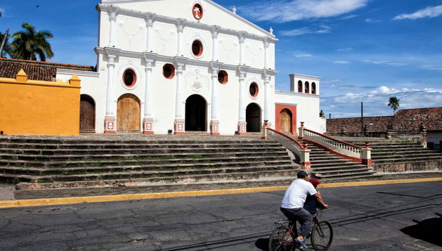 Tour por Granada - Foto 2, Edificio blanco de Granada