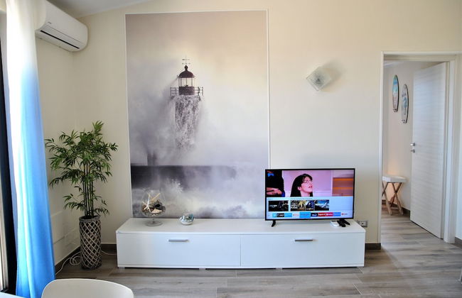 Dinky Home Air-conditioned Penthouse With sea View Terrace - Photo 10