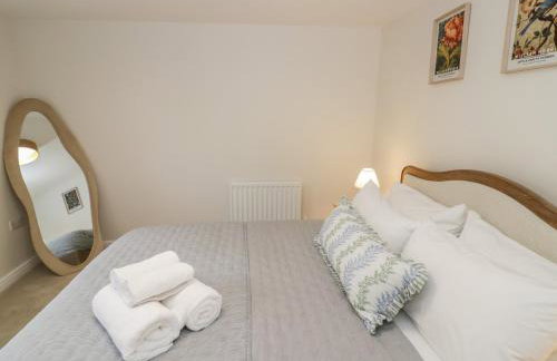 Silverstone Paddock Retreat - Photo 25