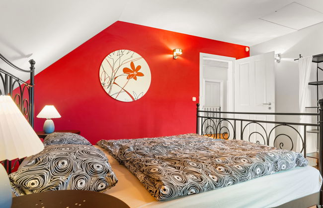 4 bedroom House in Siófok with private pool and garden - Photo 13