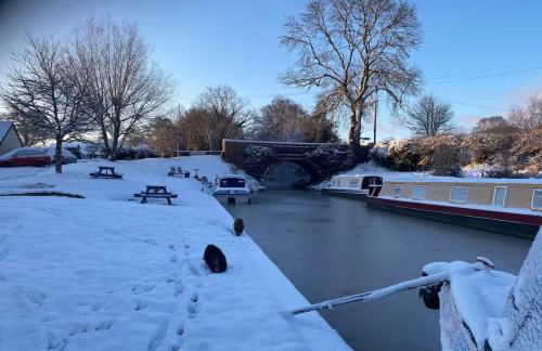 Cosy Canal-side lodge with log burner - Foto 40