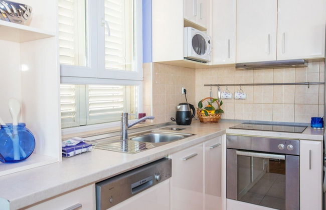 Apartment 3 Beaches With Free Parking - Photo 16