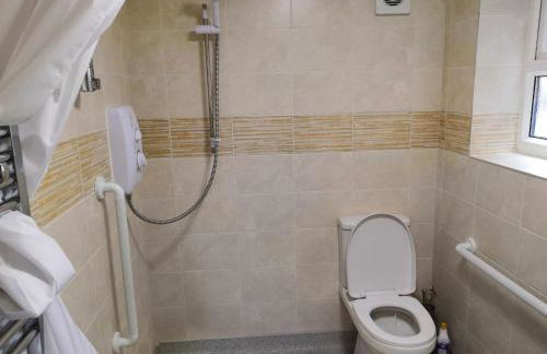 Spacious semi detached house - Photo 18