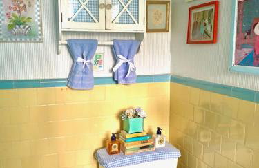 4BR 3 BA HUGE, Balcony, Cemetery, Streetcar sleeps 8! - Photo 22