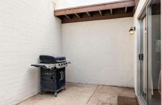 Bright 2BR Oasis Desert Charm and BBQ Nights - Foto 17