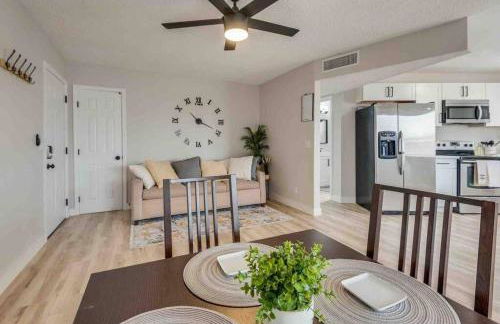 Cozy home! 16 Min away from strip and fremont - Foto 10