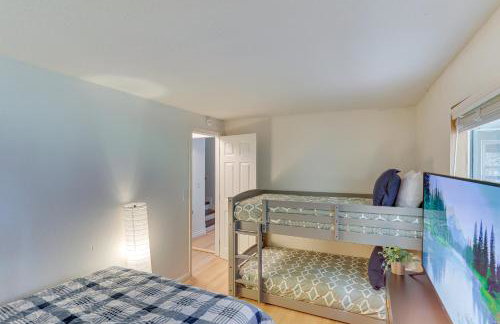 Crestline Home with Private Hot Tub Steps to Lake! - Foto 21