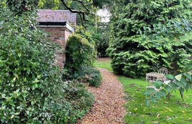 The Big Cosy Boudoir Bed + Hot tub - Photo 11