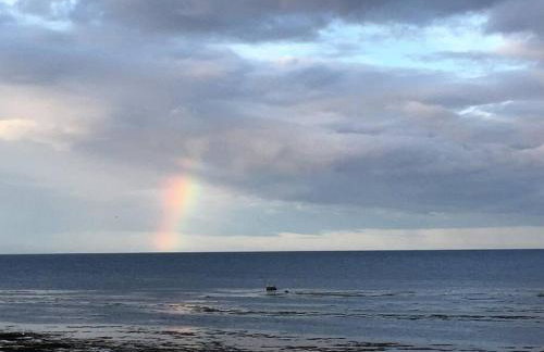 Luxurious & modern on-the-beach family retreat - Foto 54