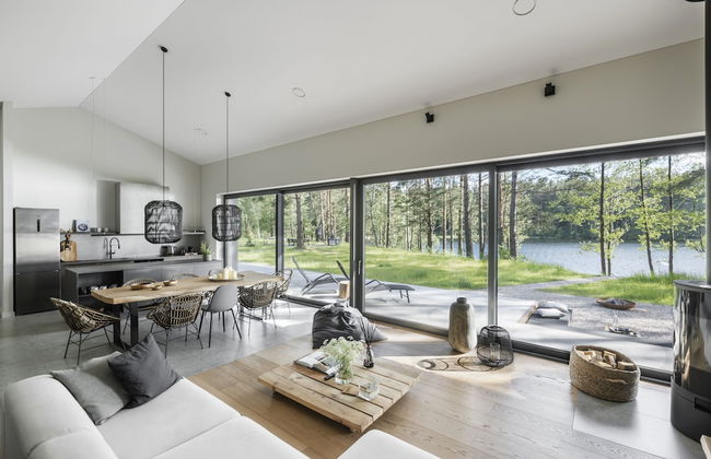 The Lake. Unique Waterfront Villa - Photo 32