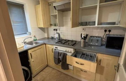 Cosy 2 Bedroom House - Large Driveway, EV Socket, WiFi, Contractor & Leisure Stays - Foto 13