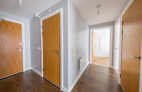 Modern City Apartment for 5 - Near Train Station - Foto 6