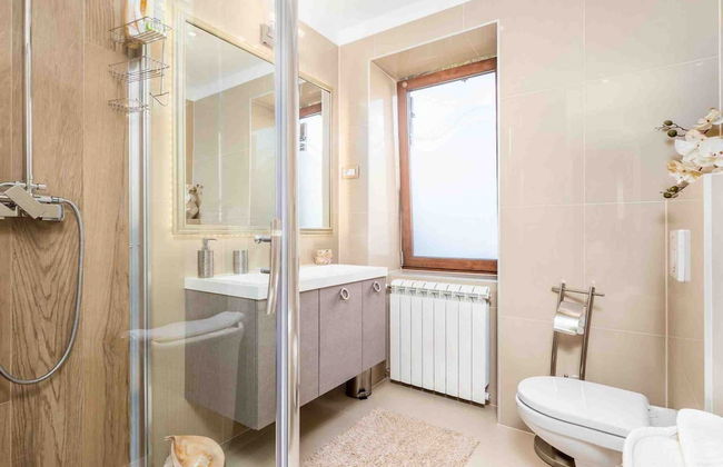 Modern Comfort With Shared Pool & Lush Green Surroundings in Kastav - Foto 32