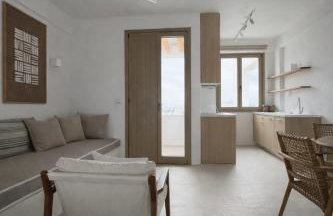 REYA suites - Photo 20