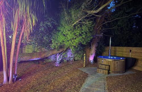 The Funky Hideaway with Hot Tub - Foto 21