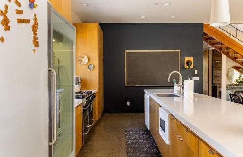 Mid Century Modern Family Home On 25 Acres! - Foto 10