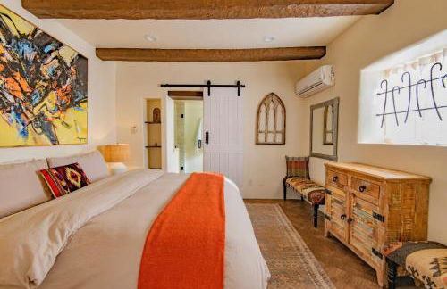 Historic Adobe Casita Downtown Specious 620 Sq Ft, King Bed and Patio - Foto 2