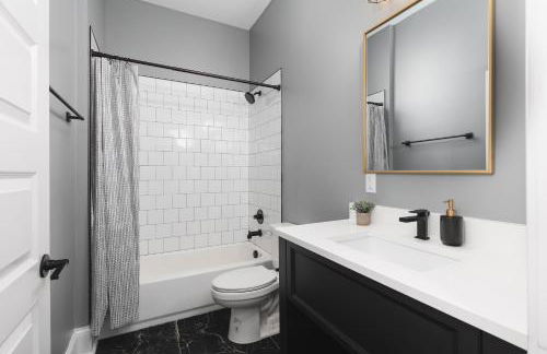 Condo with Free Parking, 3 mi Downtown & Stadium, by Coffee - Foto 24