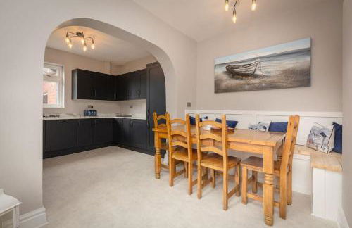 The Hot Tub Townhouse by Holiday Heim - Photo 68