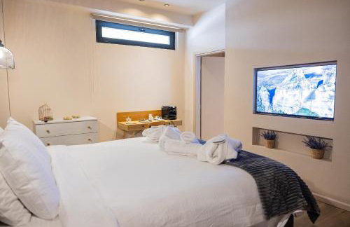 Omega Suites 31 - Photo 2