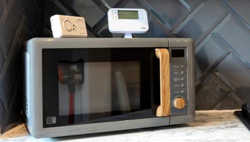 Amazing 3 bedroom, 2 bathroom, ground floor flat with garden, near train Station and bus stop - Foto 4