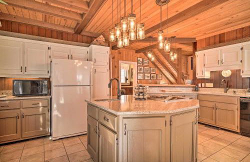 Tranquil Smoky Mountain Cabin with Porch and Fire Pit - Foto 9